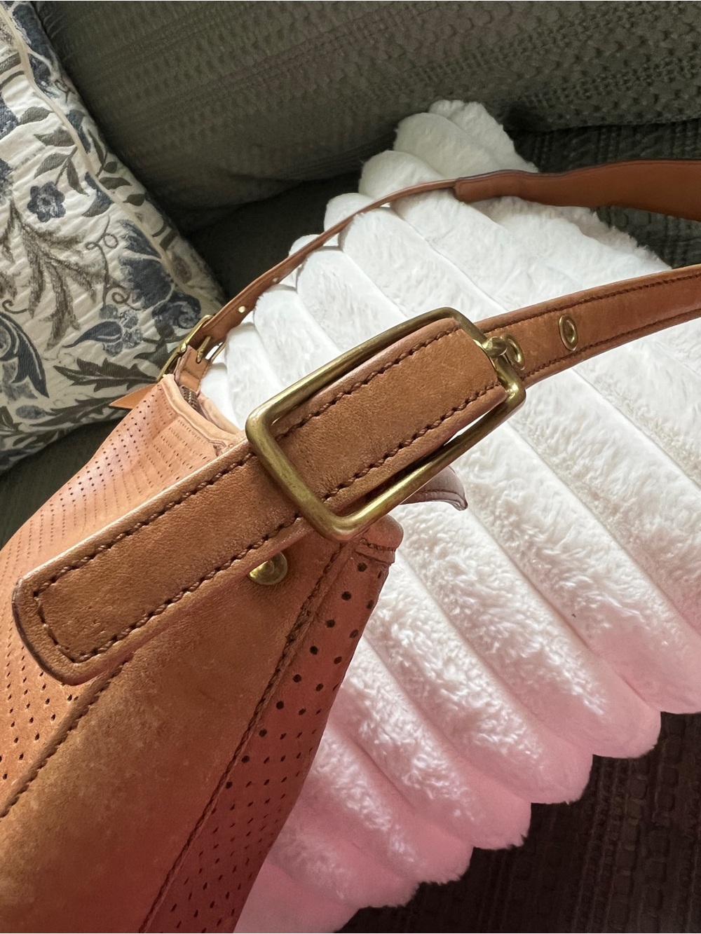 Vintage Coach 9218 Legacy Perforated Hobo in British Tan/Camel - Picture 15 of 15